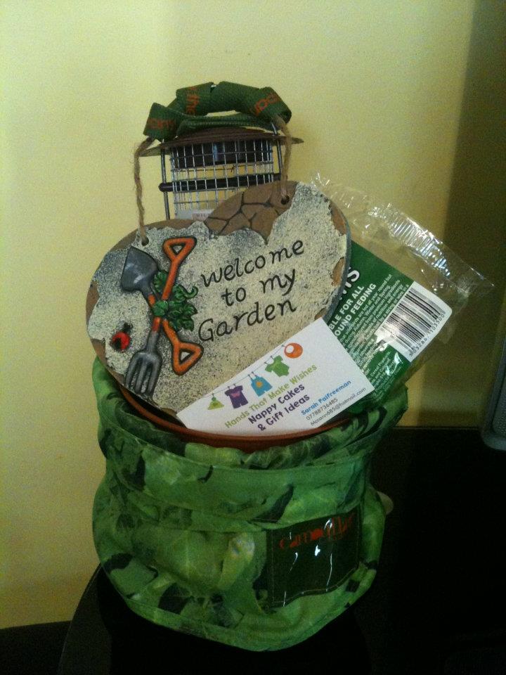 Bird Feeder gift cake : £10.00