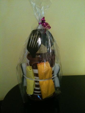 KITCHEN CAKE - £8.00 1 oven glove, 1 spoon, 1 spatula, 1 pair rubber gloves, 2 scourers, 2 dusters.